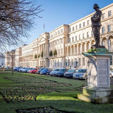 2 Bedroom Town Centre Apartment Cheltenham Exterior foto