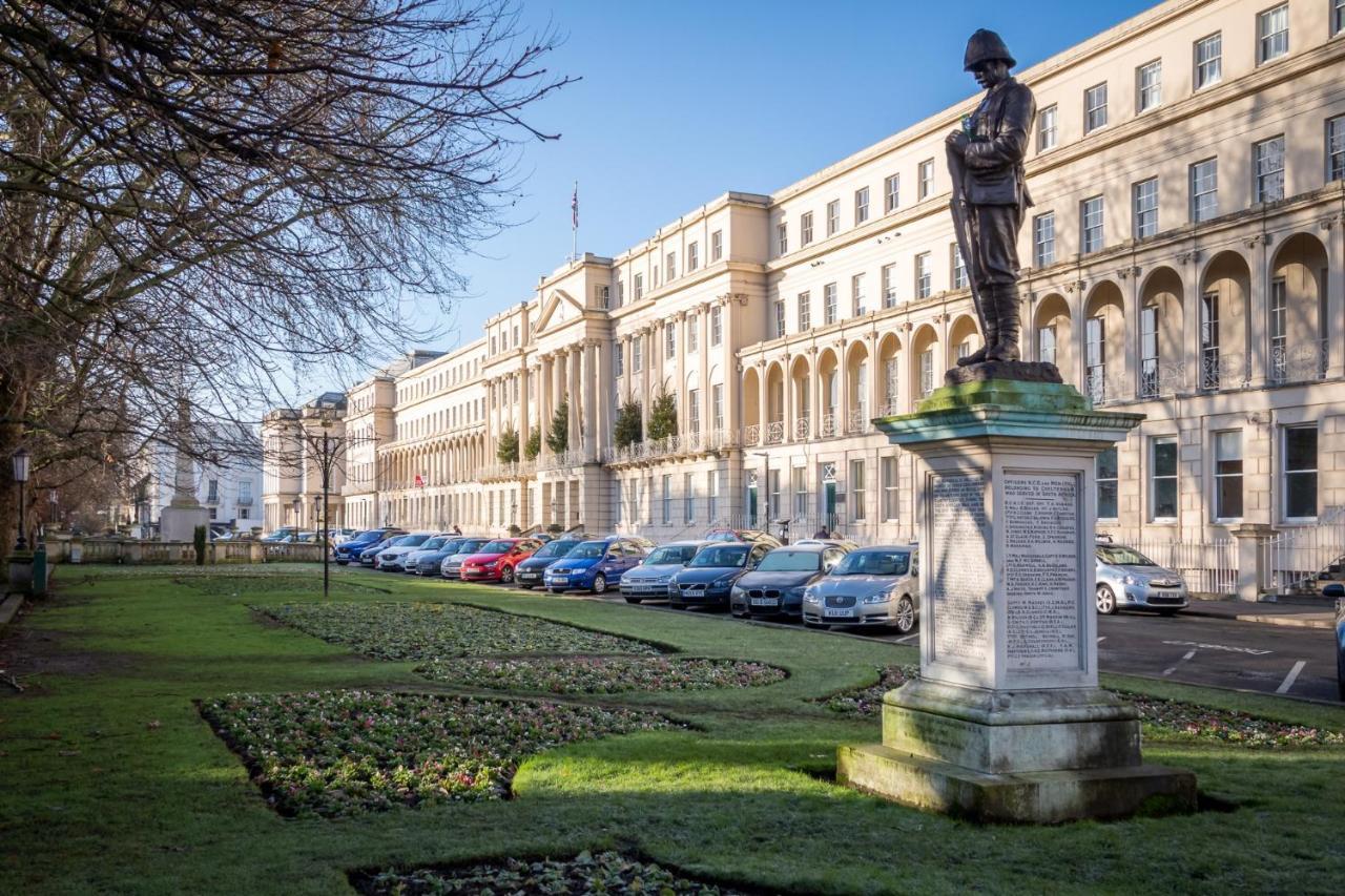 2 Bedroom Town Centre Apartment Cheltenham Exterior foto